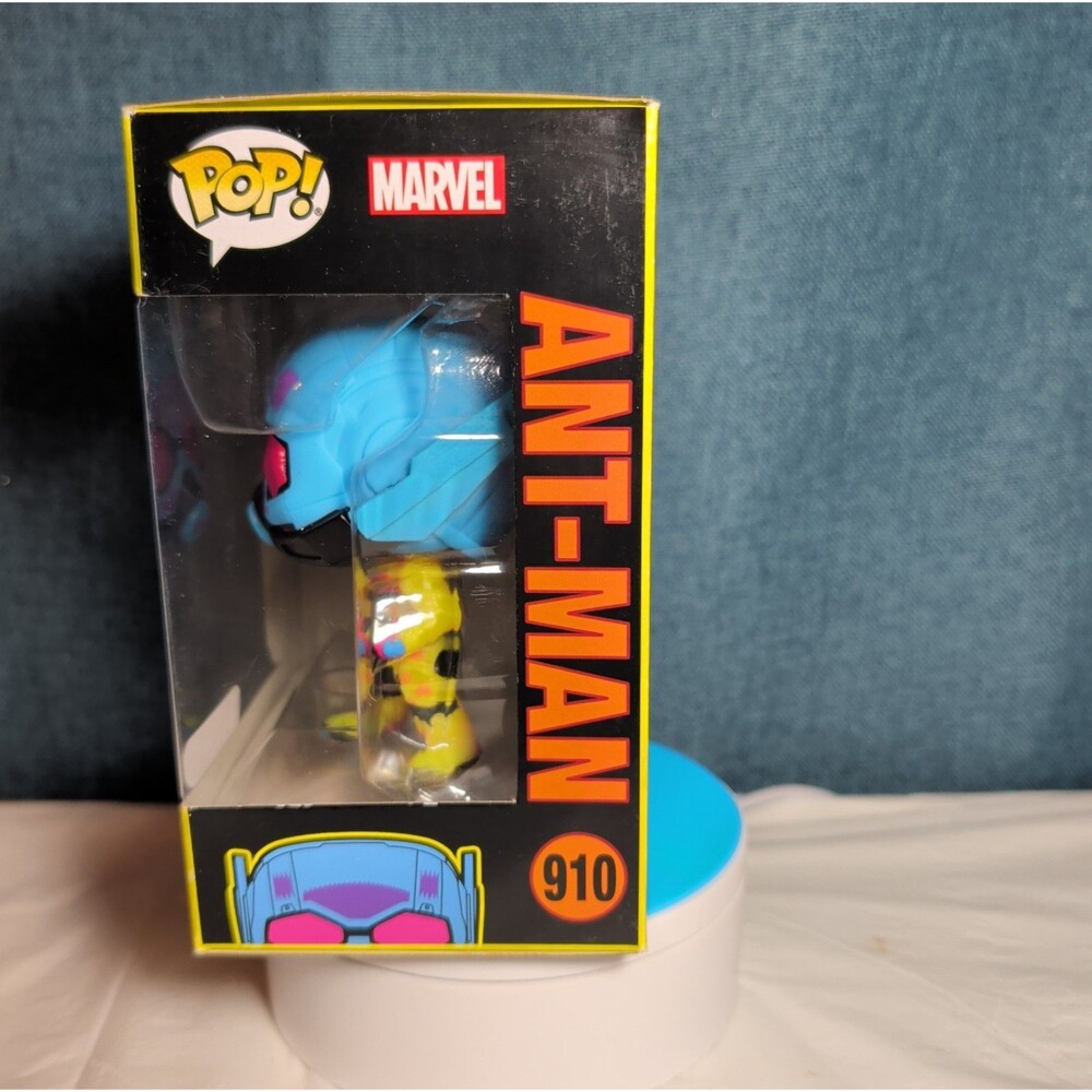 Funko Pop Ant-Man 910 Avengers Endgame Blacklight Target Exclusive PreOwned - Picture 6 of 16